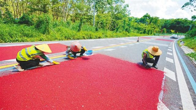 环热旅游公路儋州段：“升级”迎国庆 安全又靓丽