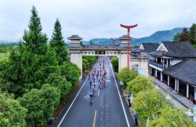 11月8日，第六届里耶云端骑行赛邀你逐风八面山