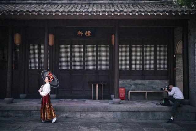 拒绝走马观花！去县城“沉浸式做一天当地人”，火了！