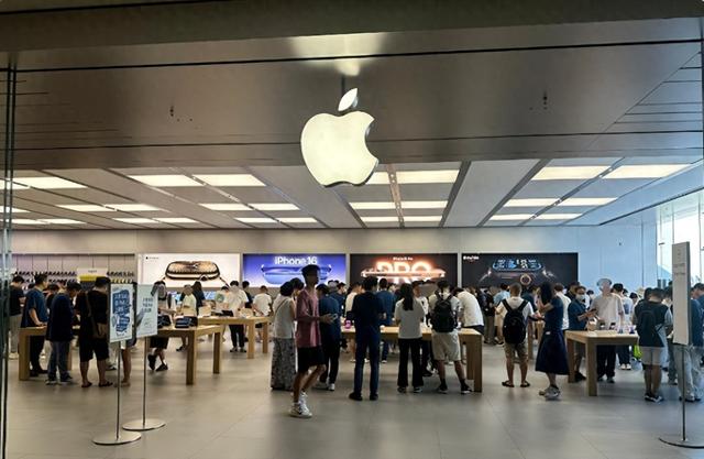 首次关店！“手机一哥”美股暴跌22%，昔日巨头惨遭国产4强碾压