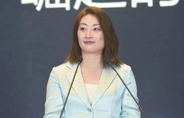 宗庆后遗产争夺升级：香港冻结信托、杭州挑战股权，宗馥莉双线承压