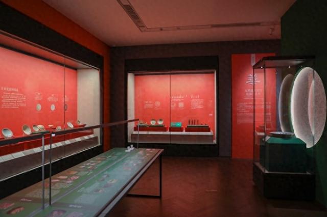 在“纹章九州”特展中，看一部中国纹饰系统史