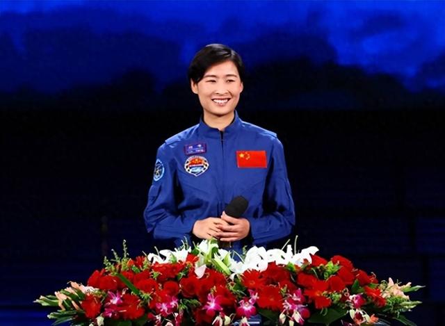 航天女英雄刘洋：结婚8年未生子，回地面后销声匿迹，如今怎样？