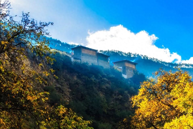 直击梅里雪山日照金山！太子十三峰云雾缭绕，仙境不过如此