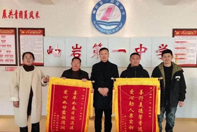 学生没到校没请假，11通电话都被挂掉！辽宁鞍山一老师冲到家里，发现学生和家长一氧化碳中毒，幸亏来的及时