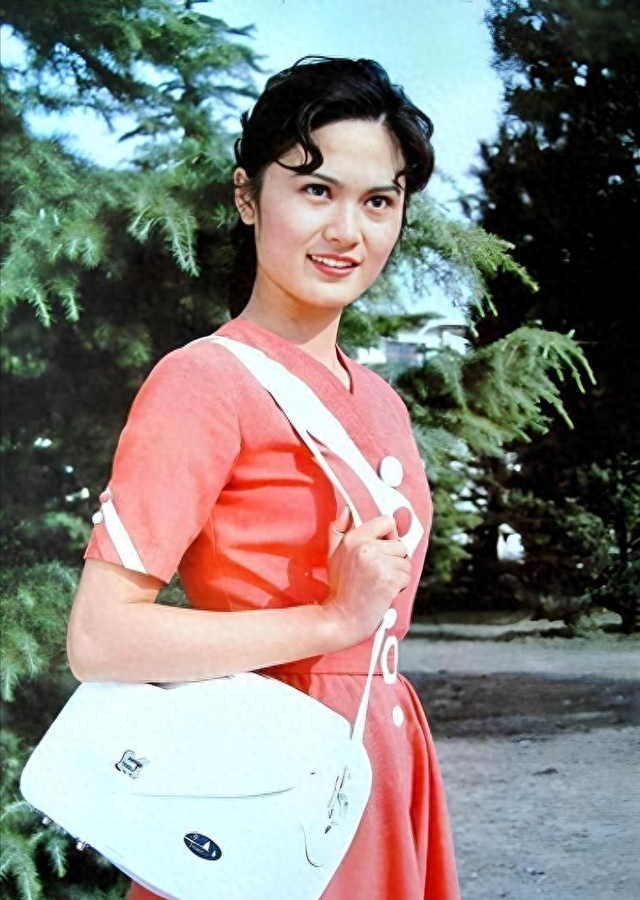 80年代家喻户晓的女演员，嫁给军委副主席儿子，离婚后混得如何？