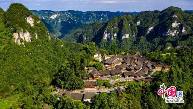 花垣假期文旅市场火爆 “锰三角”华丽转身