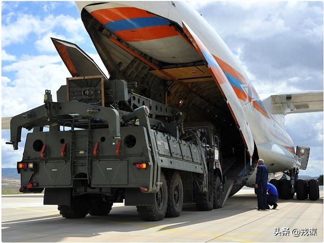 俄巨型运输机突降伊朗！军火专机还带苏35？美以急眼拦不住