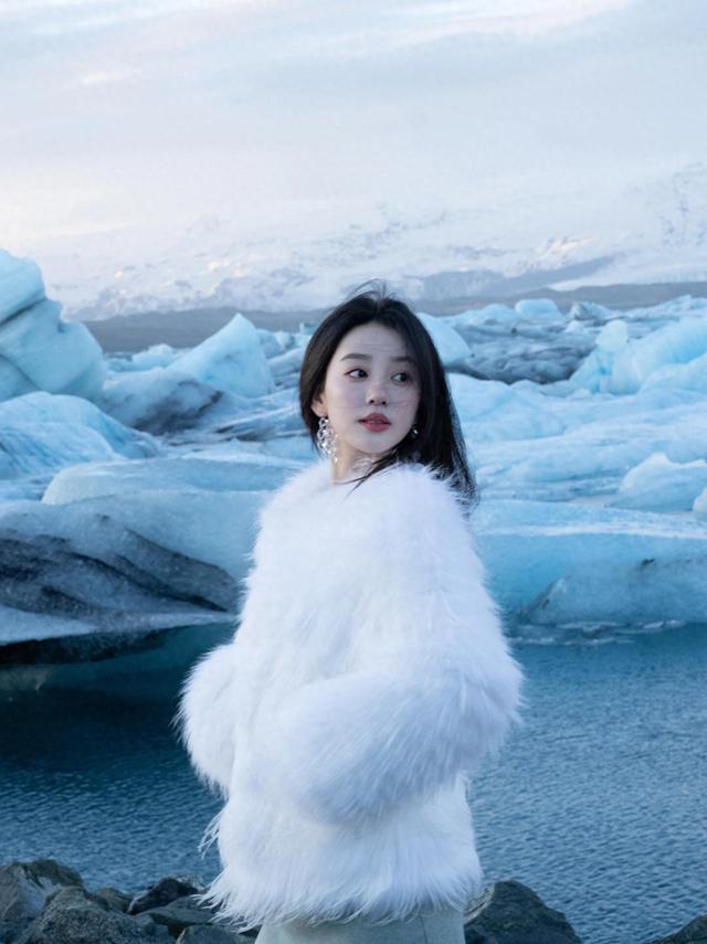 山东潍坊一校花美出圈了，五官精致，倾国倾城，美得让人移不开眼