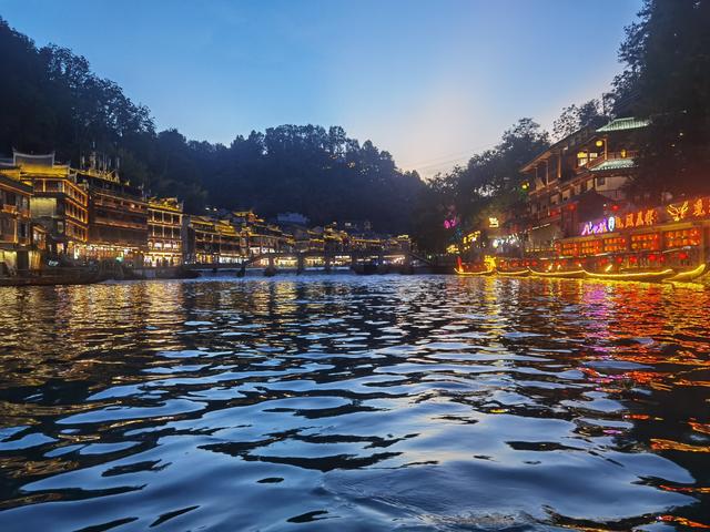 凤凰一瞥，《边城》依旧