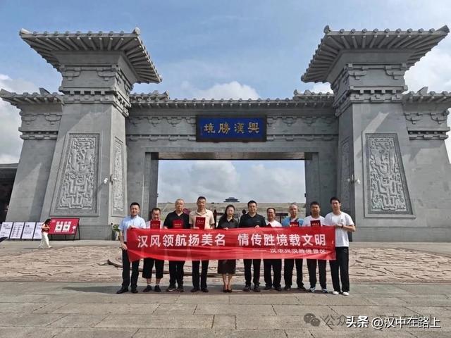 点赞!汉中这几位出租车司机获兴汉胜境景区表彰!