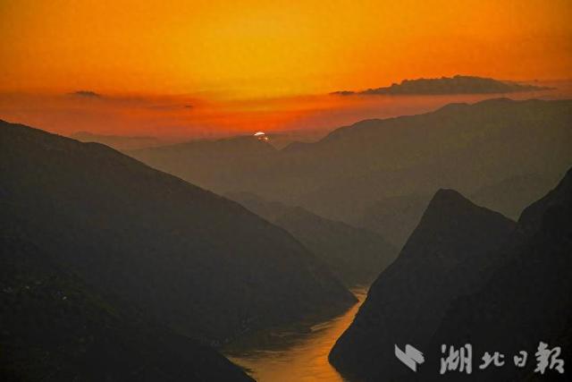 巴东巫峡口：山水鎏金处  人文共浪漫