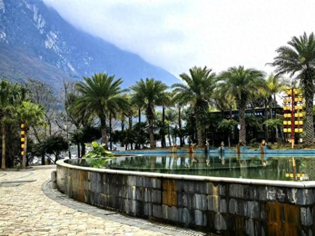 百车河温泉：山水为幕，温泉如诗