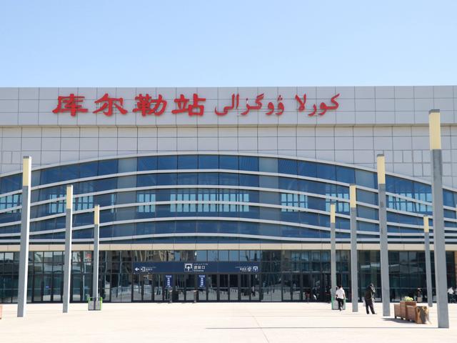 我国有甘孜藏族自治州、恩施土家族苗族自治州等30个自治州