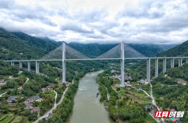 9月29日！炉慈高速正式运营 张家界串联三峡构建2.5小时旅游圈
