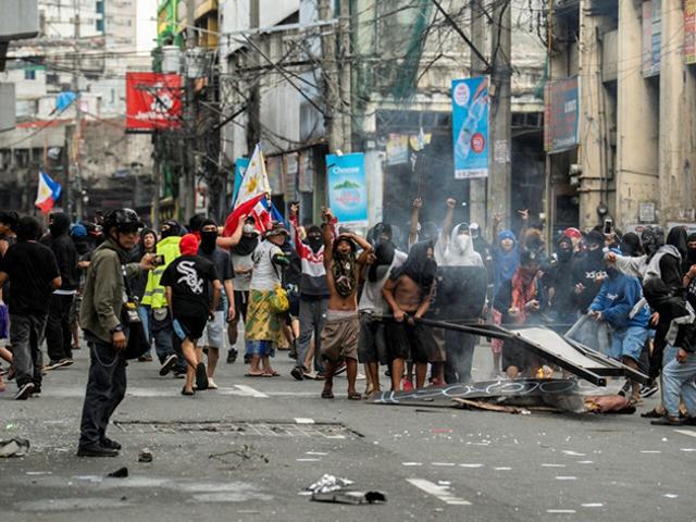 冲突一触即发，15万菲军划禁区，不准马科斯当总统，人民开始掀桌