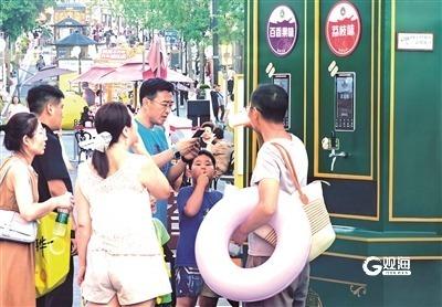 嗨啤币、移动酒吧、一票通逛……啤酒节老城会场“新玩法”撬动消费新活力