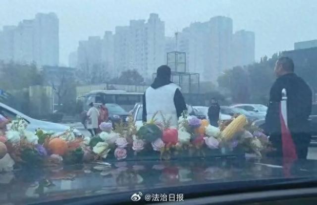 河北一婚车遭拦截，不给“50条香烟”不让过，律师：拦车者涉嫌违法犯罪