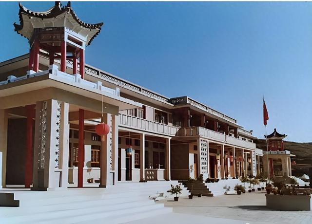 上过人民日报，是全国学习的榜样，最早的宫殿式学校，现在怎样了