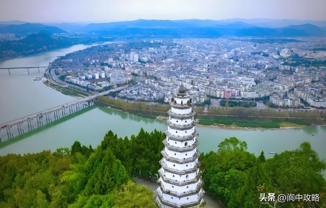 如果让你说一句老实话，介绍下2025年阆中的国庆，你会说什么？