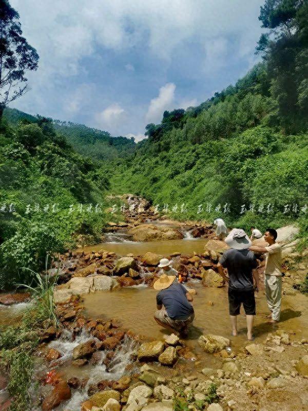 玉林这处山涧玩水地很火？提醒→