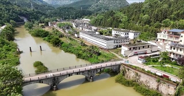 广东孤独的监狱旧址，规模宏大设施齐全，因为一场灾难被迫搬迁