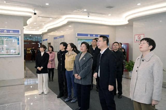 南充市人大文化旅游专业组视察市融媒体中心