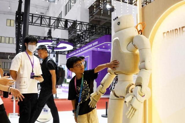 做手术、导盲、代步、护理老人，健康类机器人啥都会