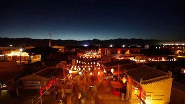 夜浸古堡，光影韵味——梦境之地的镇北堡西部影城温柔与神秘