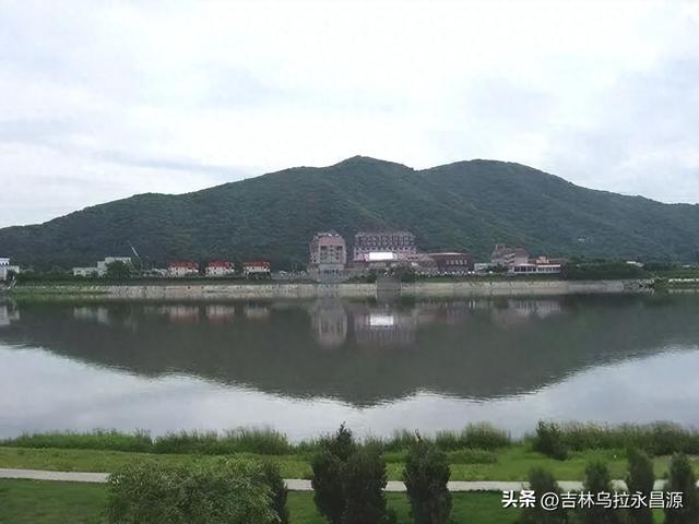 在罕见的老照片中远眺吉林市龙潭山