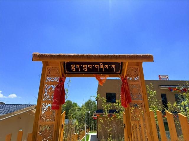 野色庄园：高原花海间的原木疗愈秘境