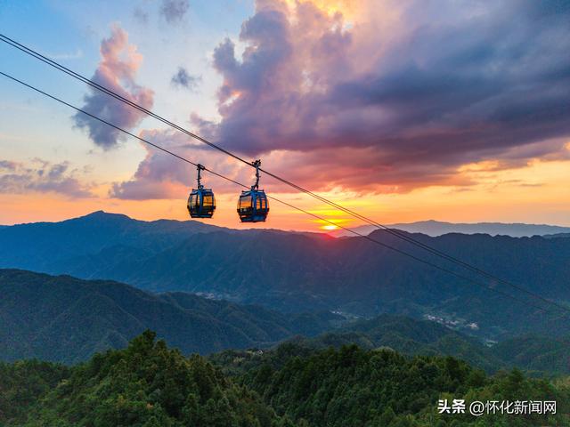 ​湖南旅游再“起飞”：中国最长索道在雪峰山景区启航