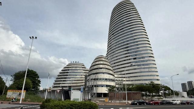 南宁新媒体中心楼下的美食街还做吗？几个月过去了进度有点慢呢！