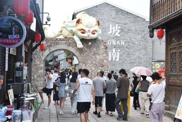 老街为啥频频吸引客流 看5.5万人次背后的“坡南答案”