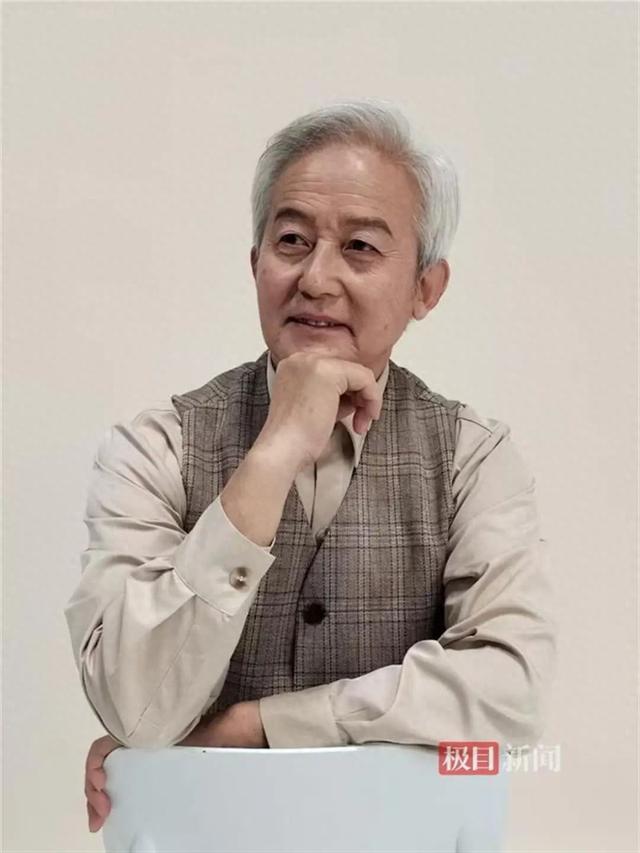 黄瓜社区苹果版本（大爷拍短剧日薪千元本人回应走红只是意外）