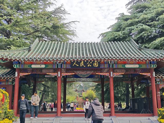 郑州人民公园还藏着一处河南省文保单位——彭公祠