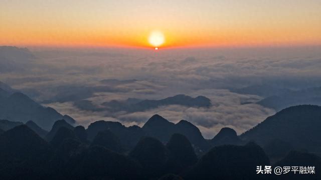 罗平：那色峰海景色美