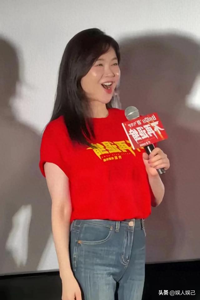 48岁的左小青整容后难认出，模样别扭，往昔形象风采已难再寻。