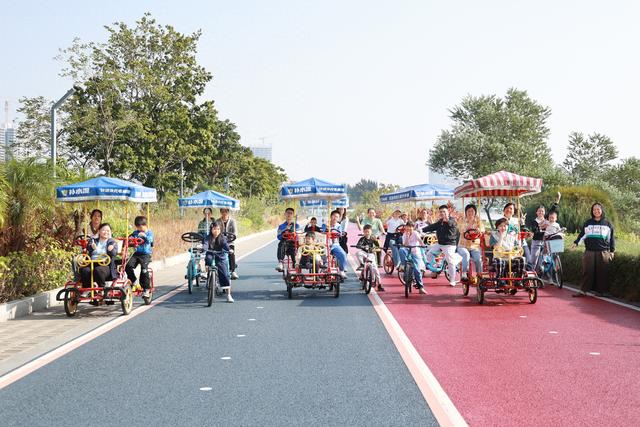 “骑聚”海边共庆节日，为滨海湾志愿者们点赞！