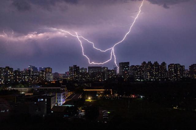 打雷预示着什么意思（打雷是怎么回事一秒带你了解雷声背后的秘密）