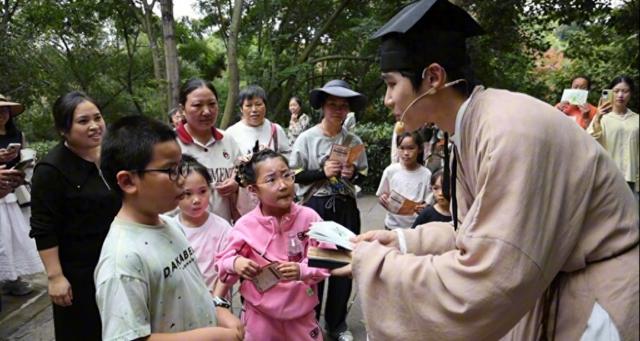 金秋十月去哪儿 万千气象成都行 | “双节”新玩法 来这里沉浸式“入戏”