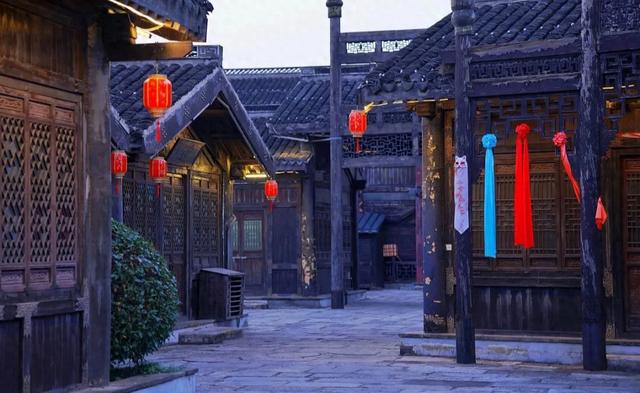 成都周边有座古镇，景美人少、烟火气十足、适合玩水纳凉