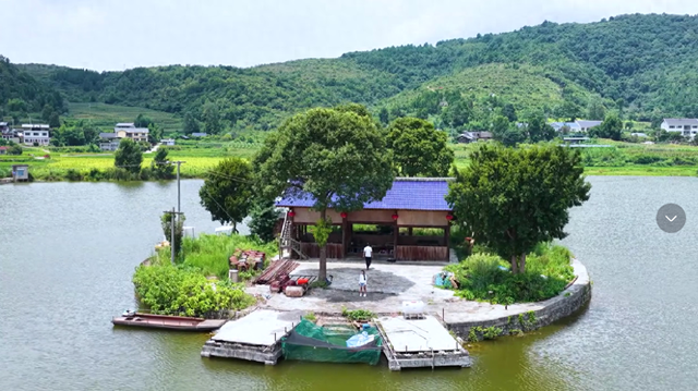 遵义憋屈的岛上人家，古寺改建而成环境优美，意欲开发却担心环保