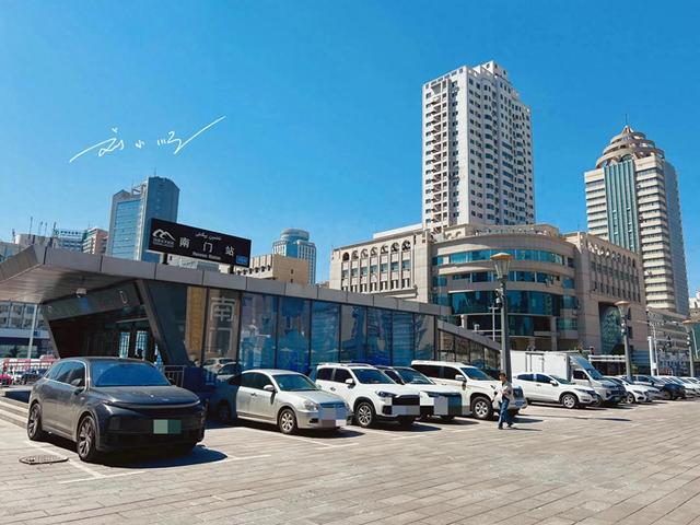 游客到乌鲁木齐旅游，乘坐地铁忍不住惊叹：原来新疆这么发达了！