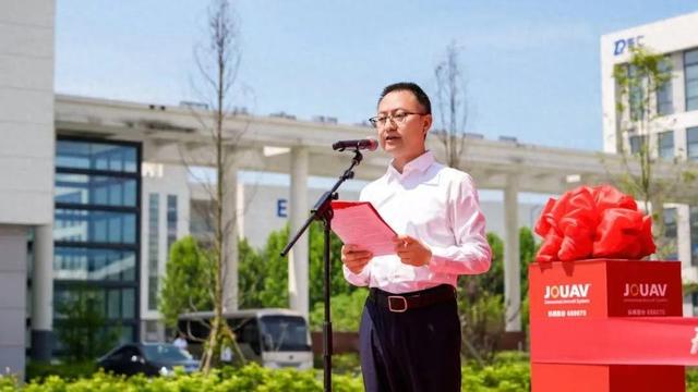 突发公告：两人正式离婚！女方分走超5亿元