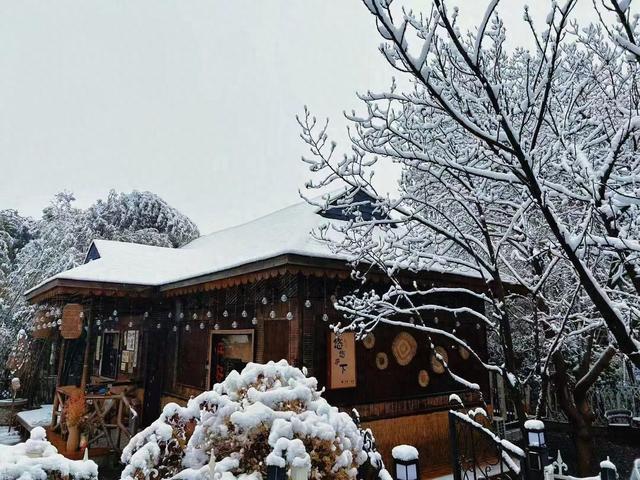 迎新年西安金龙峡冰崖飞瀑冰雪节欢乐开幕