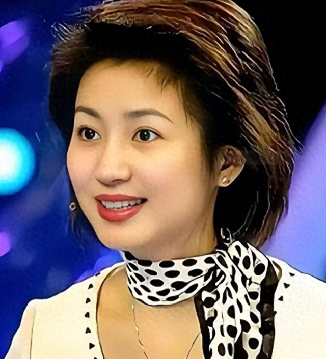 曾为著名央视主持人的王小丫，两次婚姻均未怀孕，如今成普通大妈