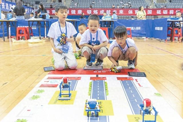 2025吕梁市青少年人工智能科普展示活动在孝义市举办
