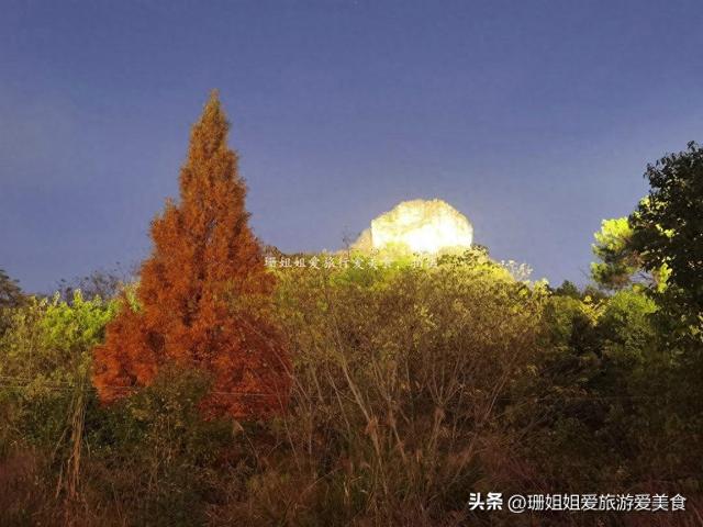 清远连州“奇怪”中轴线，起点是“像方巾”的山，秋季看全城风光