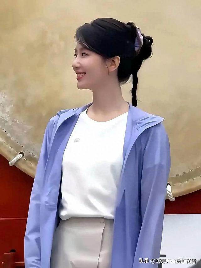 不怪吴奇隆非要把她娶回家，真人巨漂亮啊。
